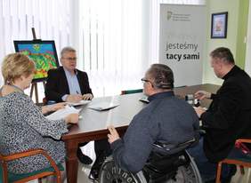 Pokaż zdjęcie: Podpisanie umów