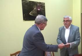 Pokaż zdjęcie: Gabriek Szkudlarek- Burmistrz Łasku i Władysław Skwarka- Dyrektor Oddziału Łódzkiego PFRON