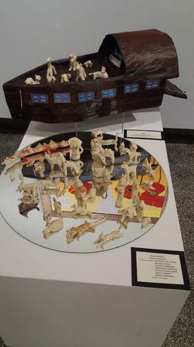 Pokaż zdjęcie: Arka z mnóstwem detali