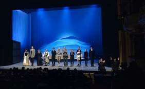 Pokaż zdjęcie: Spektakl "Kwiat Paproci" dostępny dla widzów z niepełnosprawnościami