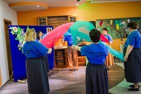 Pokaż zdjęcie: Występ podopiecznych stowarzyszenia RAZEM