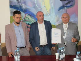 Pokaż zdjęcie: Przekazanie Karty Praw Pacjenta