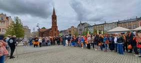 Uczestnicy Marszu Godności zgromadzeniu na rynku w Wąbrzeźnie