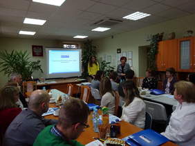 Od lewej: prowadząca spotkanie Elżbieta Pomian - pracownik Oddziału Podlaskiego PFRON oraz Grażyna Bogdańska - p.o. dyrektora Oddziału Podlaskiego PFRON.