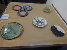 Prace prezentowane na wystawie ceramiki artystycznej w Rzeszowie