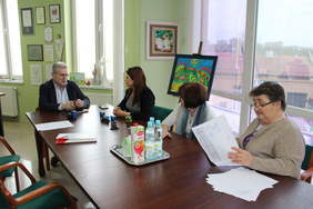 Pokaż zdjęcie: Jerzy Dębski Dyrektor Oddziału, Józefa Gąsior Przewodnicząca zarządu Koła, Elżbieta Michalak vel Michalewska Wiceprzewodnicząca, Elżbieta Jędras księgowa