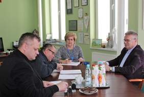 Pokaż zdjęcie: Podpisanie umów