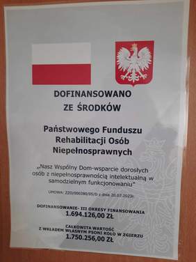 Pokaż zdjęcie: Plakat informujący o dofinansowaniu ze środków PFRON