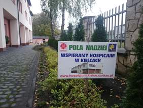 Pokaż zdjęcie: Rabata przy Hispicjum, gdzie zostały posadzone sadzonki żonkili