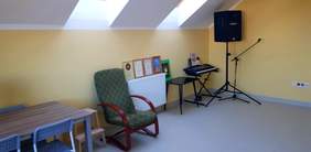 Pokaż zdjęcie: Pomieszczenie pracowni muzycznej
