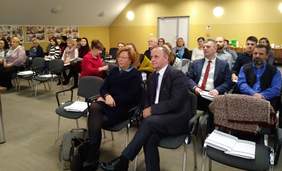 Pokaż zdjęcie: Konferencja Stowarzyszenia „Promyk” z Gostwicy podsumowująca projekt „Potrafię                             i pomagam” dla terapeutów warsztatów terapii zajęciowej