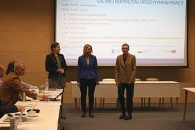 Pokaż zdjęcie: Przywitanie gości przez organizatorów spotkania