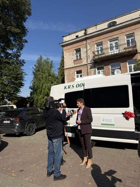 Pokaż zdjęcie: Kobieta udziela wywiadu TVP 3 Lublin 