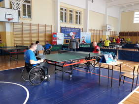 Pokaż zdjęcie: Tenis stołowy to sport z powodzeniem uprawiany również przez osoby na wózkach inwalidzkich
