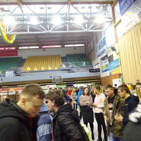 Pokaż zdjęcie: Targi organizowane przez Powiatowe Urzędy Pracy z regionu zawsze cieszą się dużym zainteresowaniem