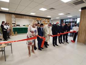 Pokaż zdjęcie: Uroczyste przecięcie wstęgi 