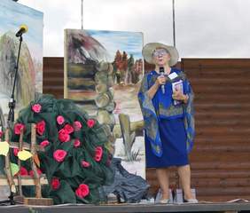 Pokaż zdjęcie: Konkurs recytatorski - osoby na scenie