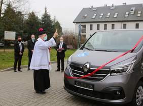 Pokaż zdjęcie: Uroczyste przekazanie auta,fot.Dziennik Wschodni