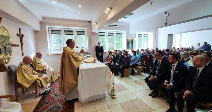 Pokaż zdjęcie: Uroczysta msza święta