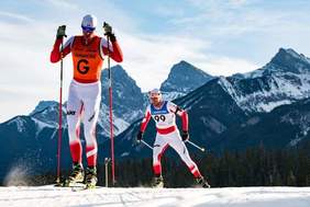 Zawodnicy Przemyskiego Klubu Sportu i Rekreacji Niewidomych i Słabowidzących „Podkarpacie” Piotr Garbowski i jego asystent Jakub Twardowski 