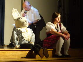 Scena z przedstawienia "Cudowna podróż Edwarda Tulana"