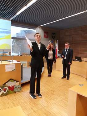 Pokaż zdjęcie: Wręczenie nagród opolskiego etapu XV Ogólnopolskiego Konkursu Plastycznego „Sztuka Osób Niepełnosprawnych”