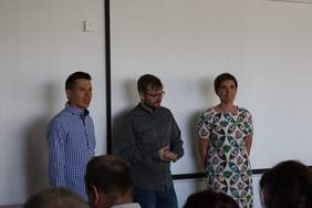 Pokaż zdjęcie: Prowadzący spotkanie konsultacyjno-szkoleniowe.