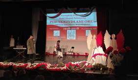 Pokaż zdjęcie: Występy artystyczne podczas XI Nowosądeckiego Przeglądu Poezji, Pieśni i Piosenki Patriotycznej „Pod skrzydłami Orła”