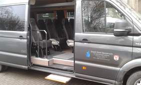 Pokaż zdjęcie: Wejście do autobusu