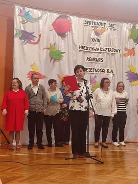 Uczestnicy konkursu podczas występów na scenie