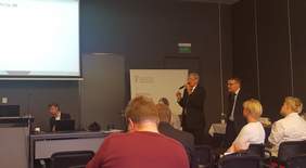 Pokaż zdjęcie: panel dyskusyjny