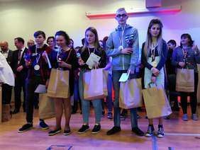 Pokaż zdjęcie: Uczestnicy VI Międzywojewódzkiego Festiwalu Karaoke.