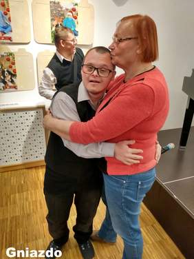 Pokaż zdjęcie: Autorzy zdjęć - wystawa "Świąteczny przyjaciel"