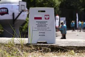 Pokaż zdjęcie: Baner z napisem Dofinansowano ze środków Państwowego Funduszu Rehabilitacji Osób Niepełnosprawnych Cykl imprez sportowych osób niepełnosprawnych w terminie 01.05.2024r-31.03.2025r. Dofinansowano 213978,40 zł całkowita kwota 268178,40 zł. 