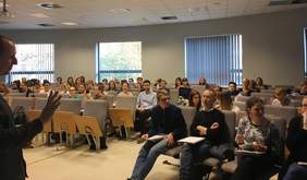 Pokaż zdjęcie: Uczestnicy konferencji „Osoby z uszkodzonym słuchem – proces świadomego uczenia”