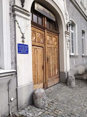 Pokaż zdjęcie: Wejście do Domu św. Jana Bożego prowadzonego przez Konwent OO. Bonifratrów