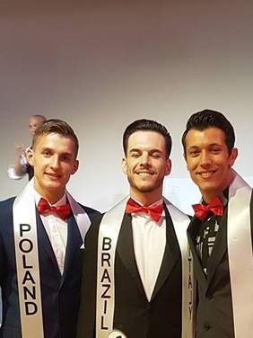 Pokaż zdjęcie: Sylwetki trzech uczestników konkursu