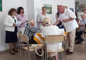 Pokaż zdjęcie: Obrady jury i uczestnicy