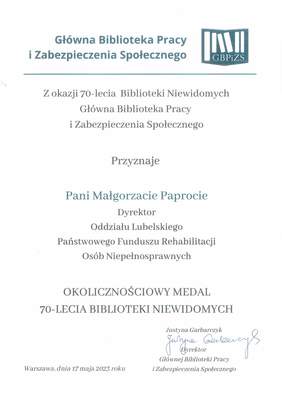 Pokaż zdjęcie: Dyplom i przyznanie okolicznościowego medalu dla Małgorzaty Paproty Dyrektora Oddziału Lubelskiego PFRON, 