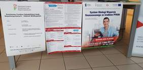 Pokaż zdjęcie: Stoisko informacyjne przedstawicieli Punktu Kontaktowego funkcjonującego w Oddziale Wielkopolskim PFRON
