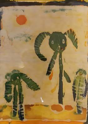 Pokaż zdjęcie: Trzy postacie w kolorach zieleni butelkowej na biało kremowym tle z delikatnymi miodowymi i jasno zielonymi odcieniami . Postać po lewej ma bardzo długie uszy, nogi i jest uśmiechnięta. Na środku jest najwyższa i ma tylko prawą rękę i długi nos