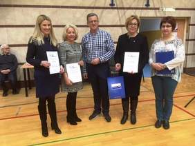 Pokaż zdjęcie: Artur Czernecki - prezes Stowarzyszenia "Beskidzkie więzi" przekazał podziękowania za pomoc przy organizacji balu 