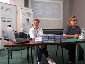 Pokaż zdjęcie: prowadzące spotkanie Beata Krzywicka - Nowosad - Ambasador projektu z Oddziału Lubelskiego i Ewa Płodzien - Pałasz - zastępca kierownika projektu z Biura PFRON z Warszawy