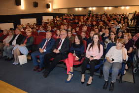 Goście uczestniczący w galii