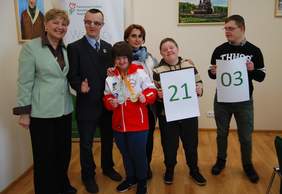 Pokaż zdjęcie: Przedstawiciele Stowarzyszenia "Tęcza"