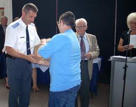 Pokaż zdjęcie: Wręczenie nagród zwycięzcom XII edycji Regionalnego Konkursu Plastycznego dla Osób Niepełnosprawnych w Kaliszu