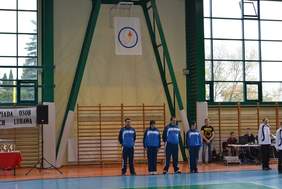 Pokaż zdjęcie: Wciąganie flagi terenowej