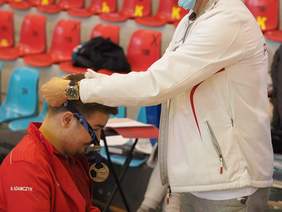 Pokaż zdjęcie: Wręczenie nagrody dla uczestnika BOCCI,fot.AKSON Zamość