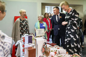 Pokaż zdjęcie: Pierwsza Dama, Pani Agata Kornhauser-Duda podczas Jubileuszu 25 lecia działalności placówek PSONI w Miechowie