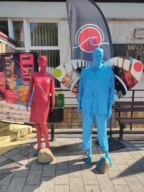 Pokaż zdjęcie: Rzeźba widza w kolorze niebieskim 